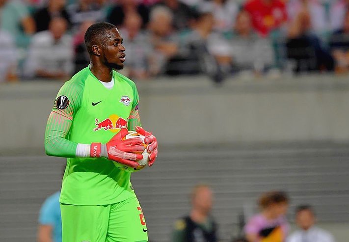 nike-goalkeepers-use-gloves-that-are-actually-banned-by-uefa-rules (3).jpg